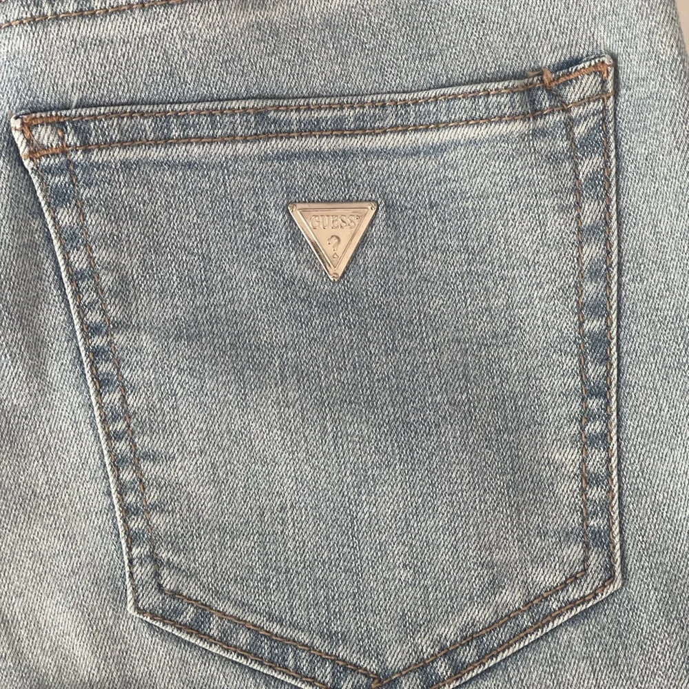 Guess Women’s Light Blue Skinny Jeans Size 26